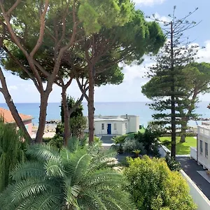 casa-simone-diano-marina.hotelitalianriviera.com/